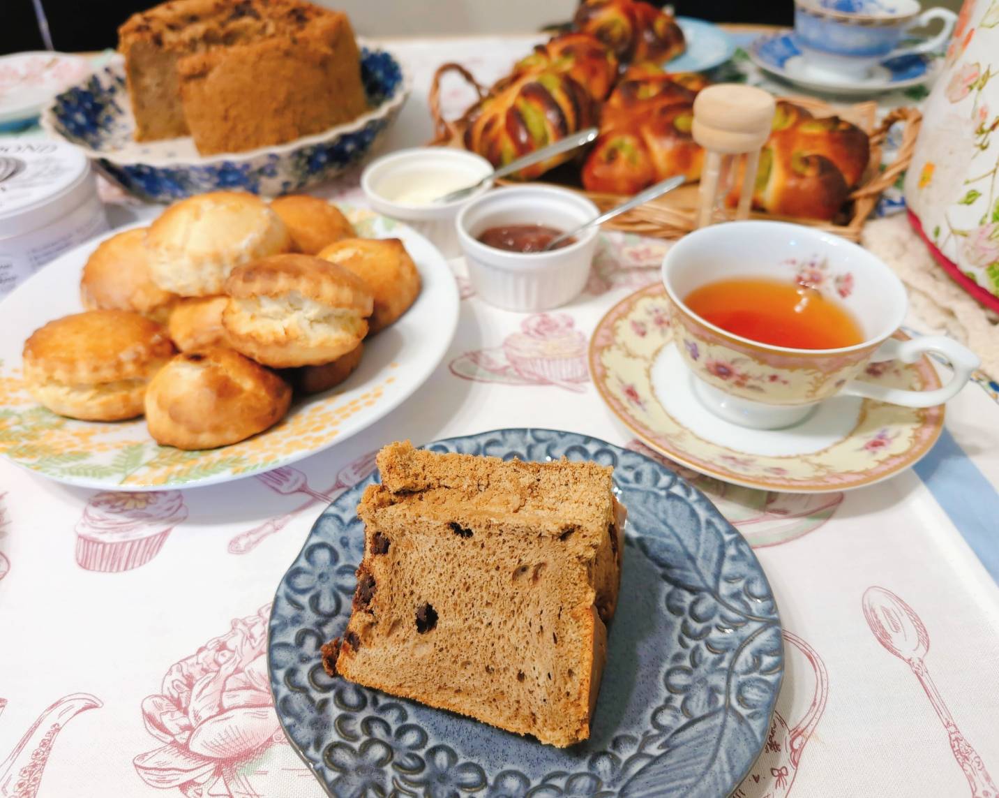 おうちカフェ_アフタヌーンティー_手作り_スコーン_シフォンケーキ